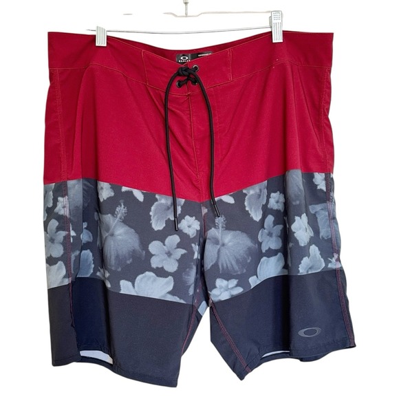 Oakley Board Shorts Men's 38 Color‎ Block Swimming Swim Trunks Red Gray Floral - Picture 2 of 12